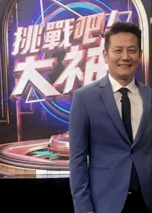 【首尔富豪圈-真实换妻】找单男群P娇妻，颜射口爆 - 6996